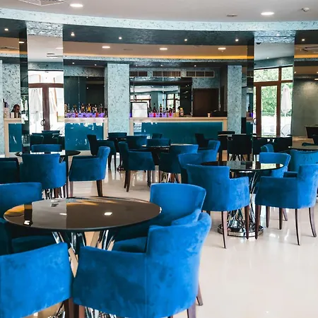 Continental 4* Aranyhomok