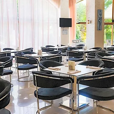 Continental 4* غولدن ساندز